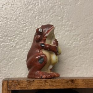 Made in occupied japan frog figurines